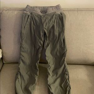 Ivivva Girl’s Lightweight Sport Pants, size 12